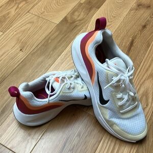 9.5 women Nike running sneakers